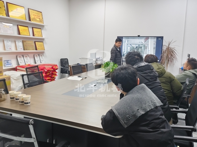 以技會(huì)友,聚力前行:客戶(hù)蒞臨我廠考察炭化設(shè)備